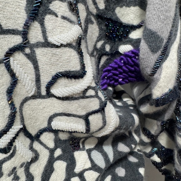 Vintage Magnolia Abstract Purple and Gray Sweater - Picture 10 of 14